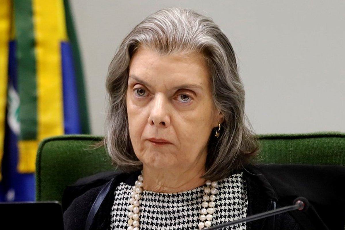 Cármen Lúcia vota contra reeleição de Maia e Alcolumbre