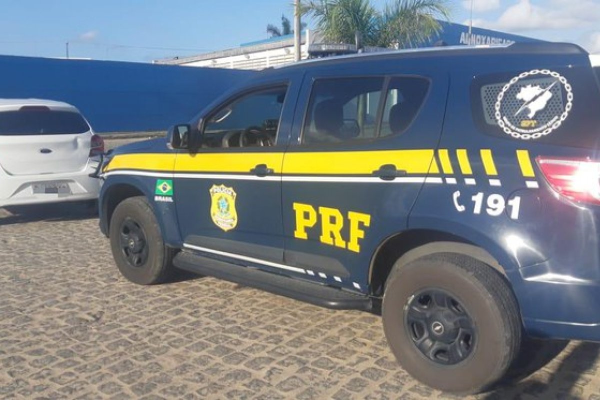 PRF recupera veículo roubado há 2 anos no Sul do país