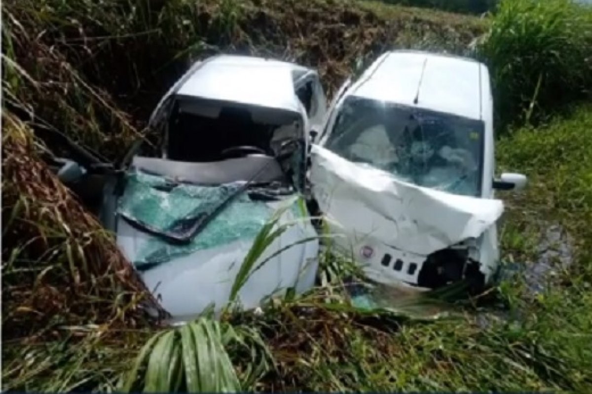 Uma pessoa morre após colisão entre dois carros na BR 263