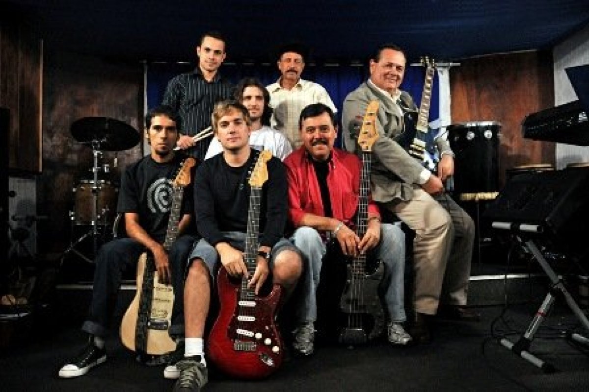 Banda Rock Forever apresenta em Salvador baladinha romântica dos Beatles