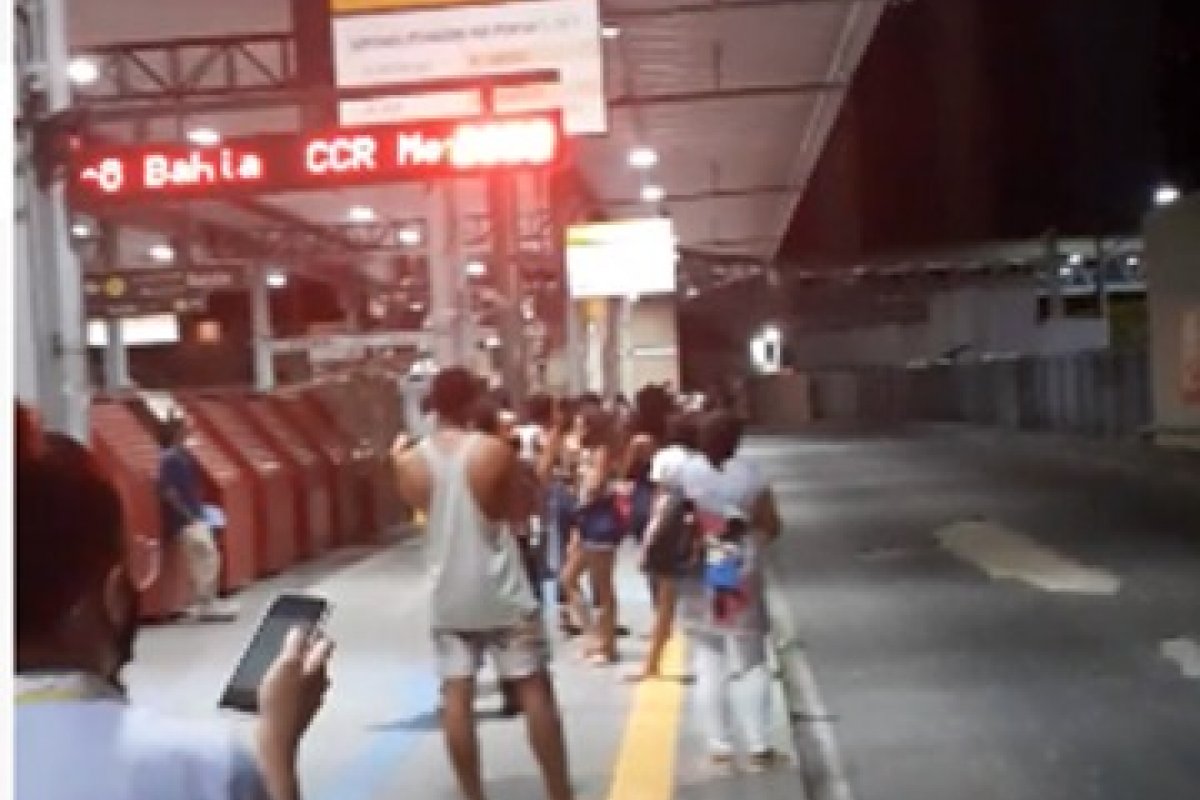 Vídeo: Usuária denuncia espera de mais de uma hora e meia por ônibus no terminal Rodoviário