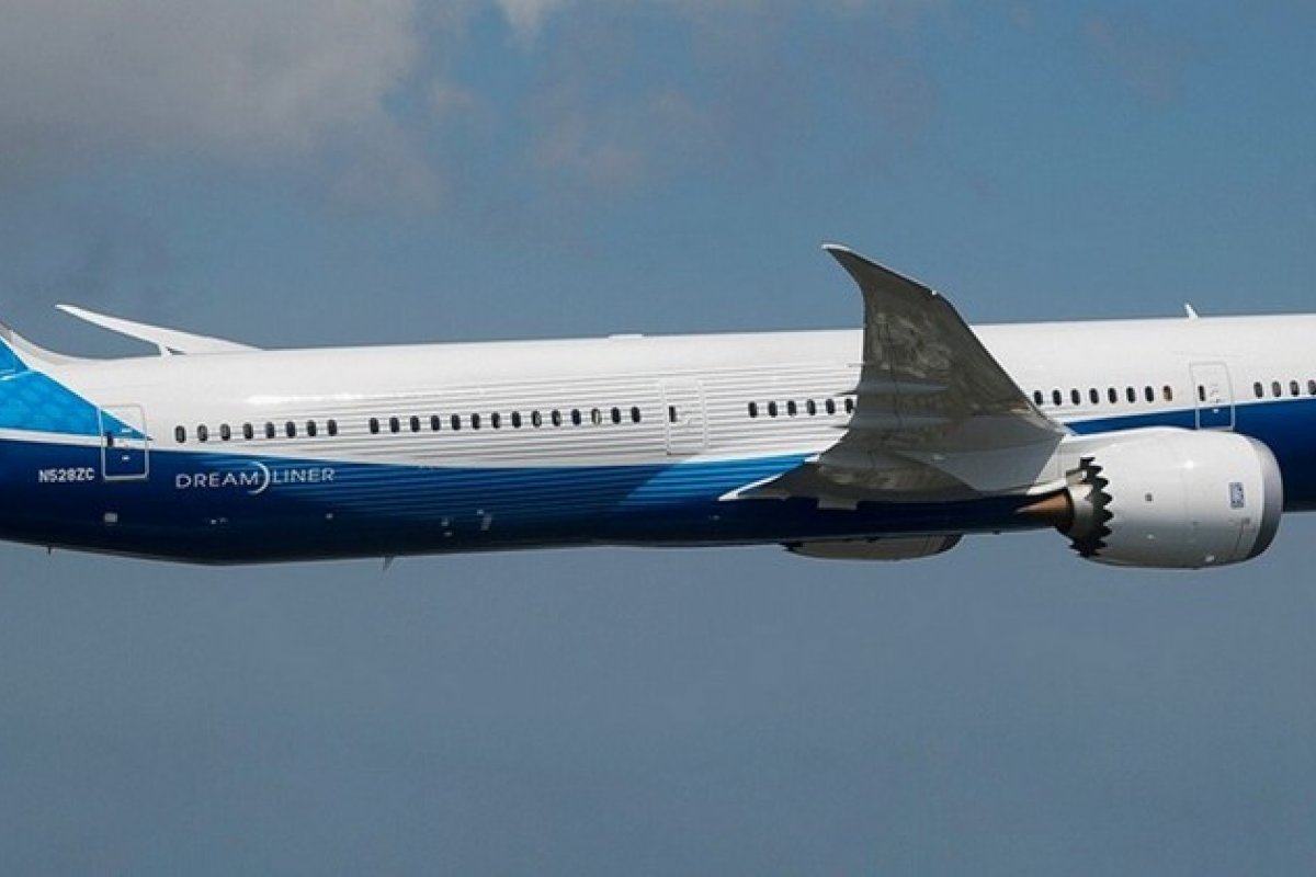 Rolls-Royce realiza testes com combustível de avião 100% renovável