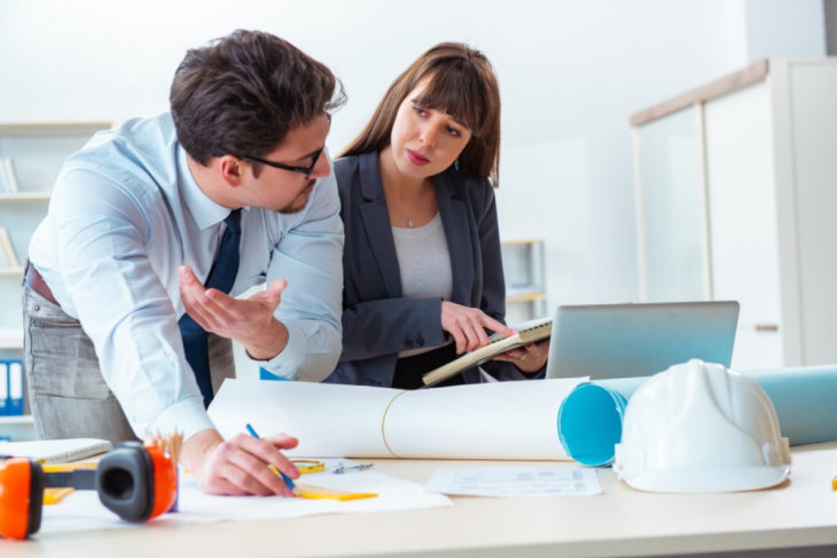 Pesquisa: 40% das mulheres dizem que já foram xingadas ou ouviram gritos em ambiente de trabalho contra 13% dos homens