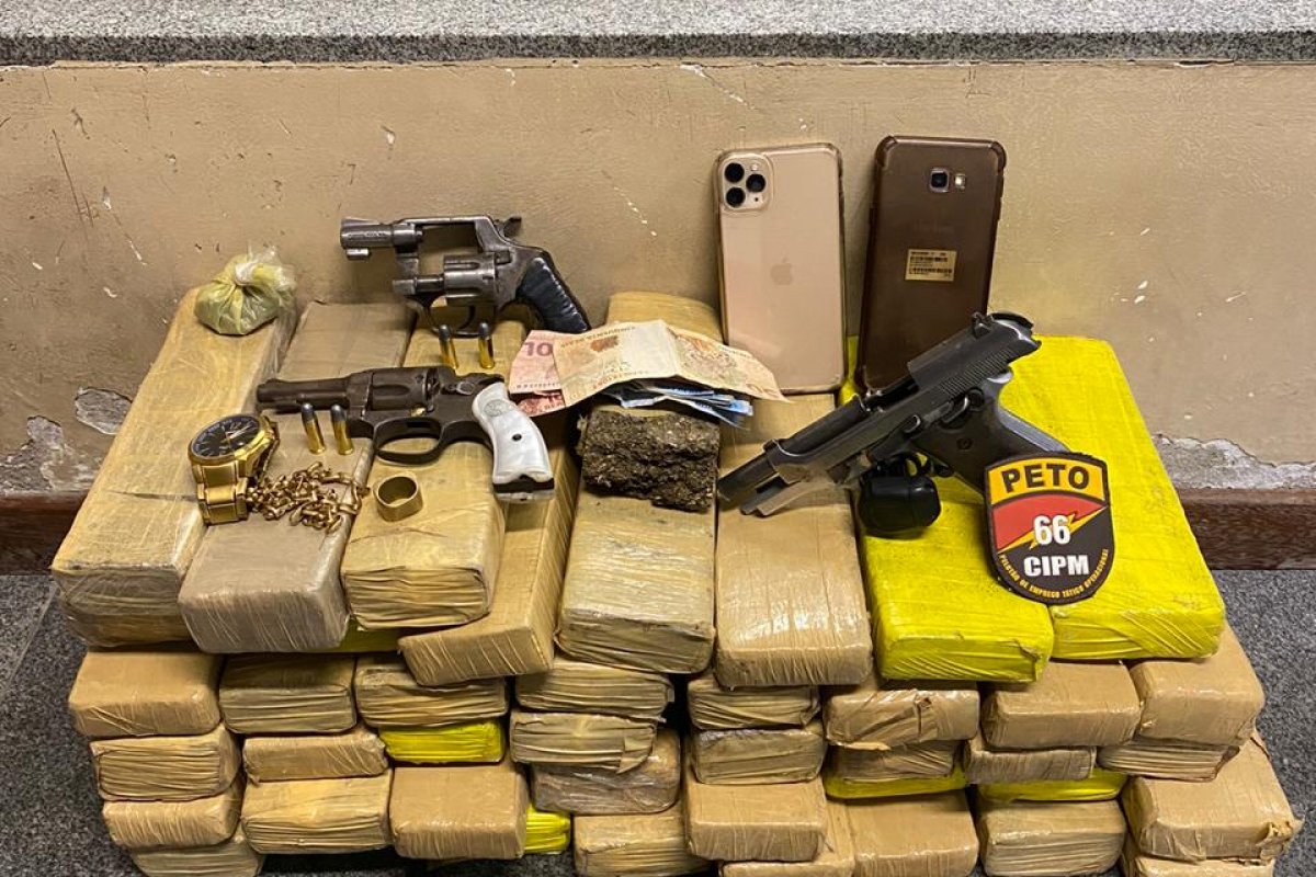 Policia apreende 55 tabletes de maconha na Bahia