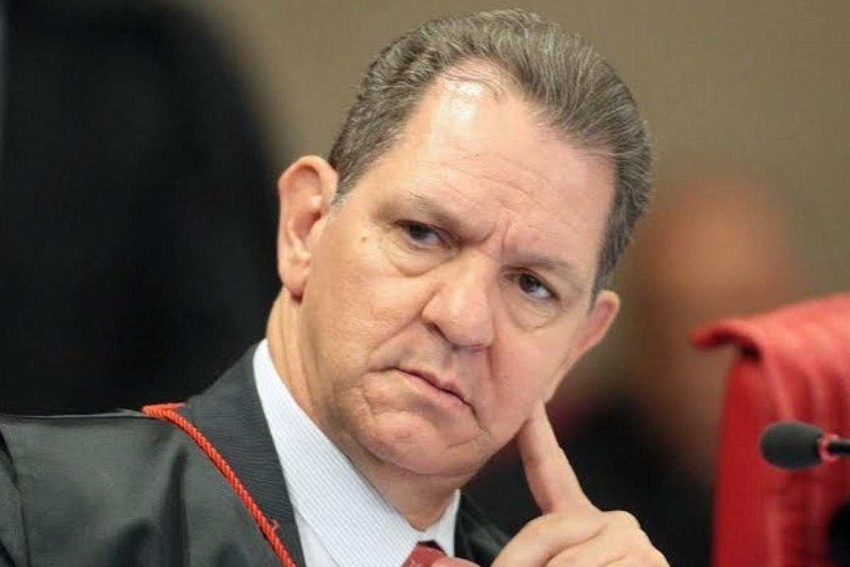 Noronha, Noronha, cuidado pra não passar vergonha!