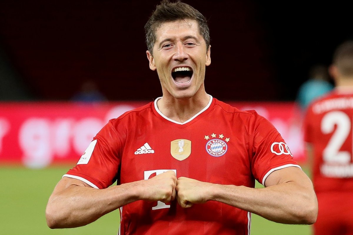 Lewandowski é eleito o melhor jogador do ano por revista inglesa