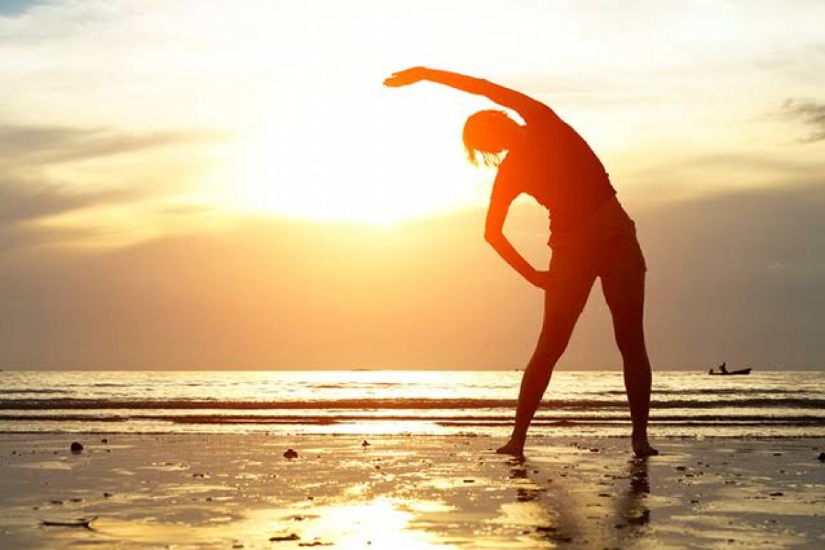 “Exercícios na praia são uma excelente alternativa para manter a forma mesmo nas férias”, garante atleta Sue Lasmar