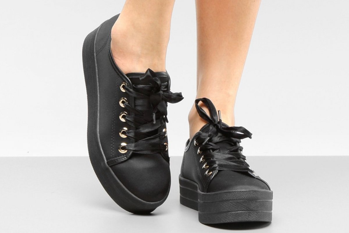5 looks versáteis com tênis preto