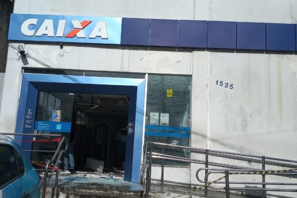 Agência bancária é alvo de criminosos no bairro do Castelo Branco, em Salvador