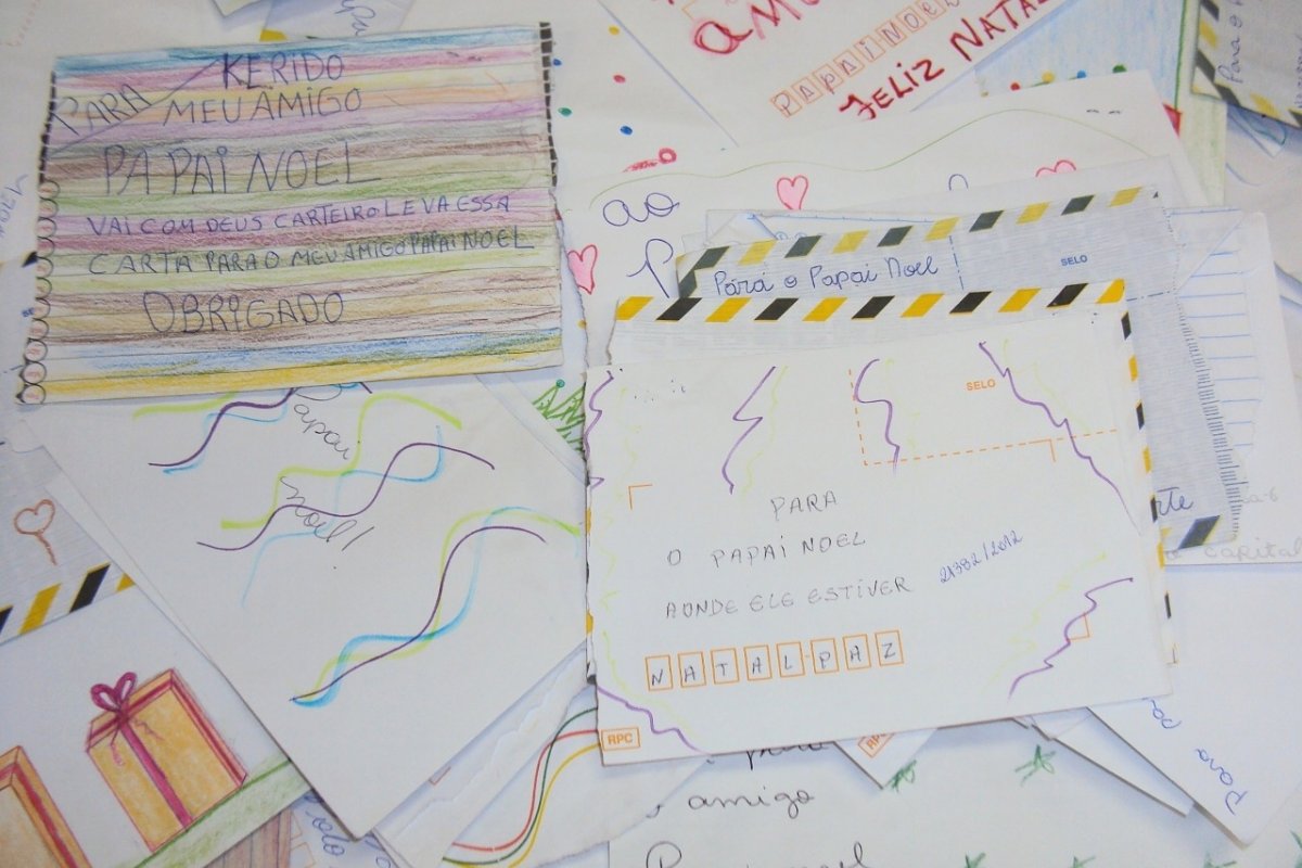 Cerca 29 mil cartas ainda estão disponíveis para a Campanha Papai Noel dos Correios  