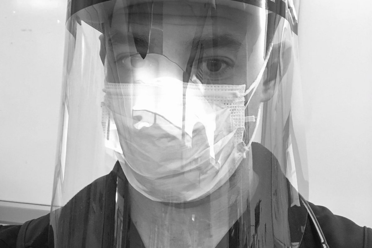 Médico judeu relata entubação de paciente com tatuagens nazistas