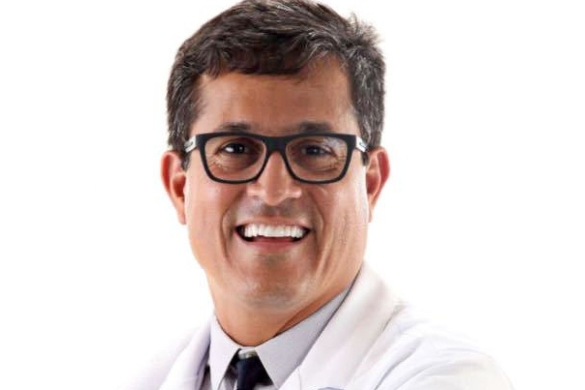 Cirurgião-dentista Leonardo Carvalho ganha medalha pelos relevantes serviços de saúde a crianças carentes