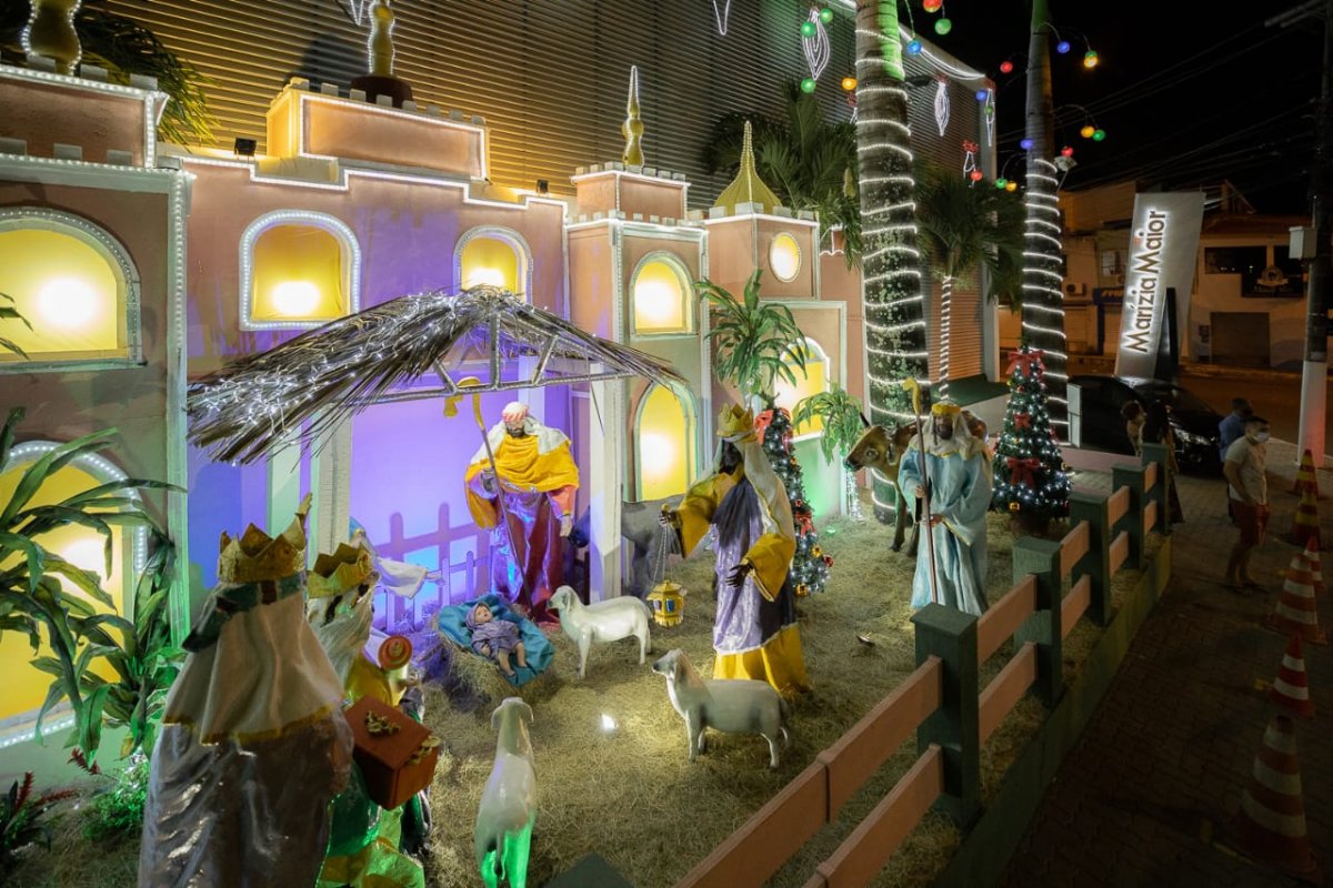 Presépio a céu aberto é montado em Stella Maris