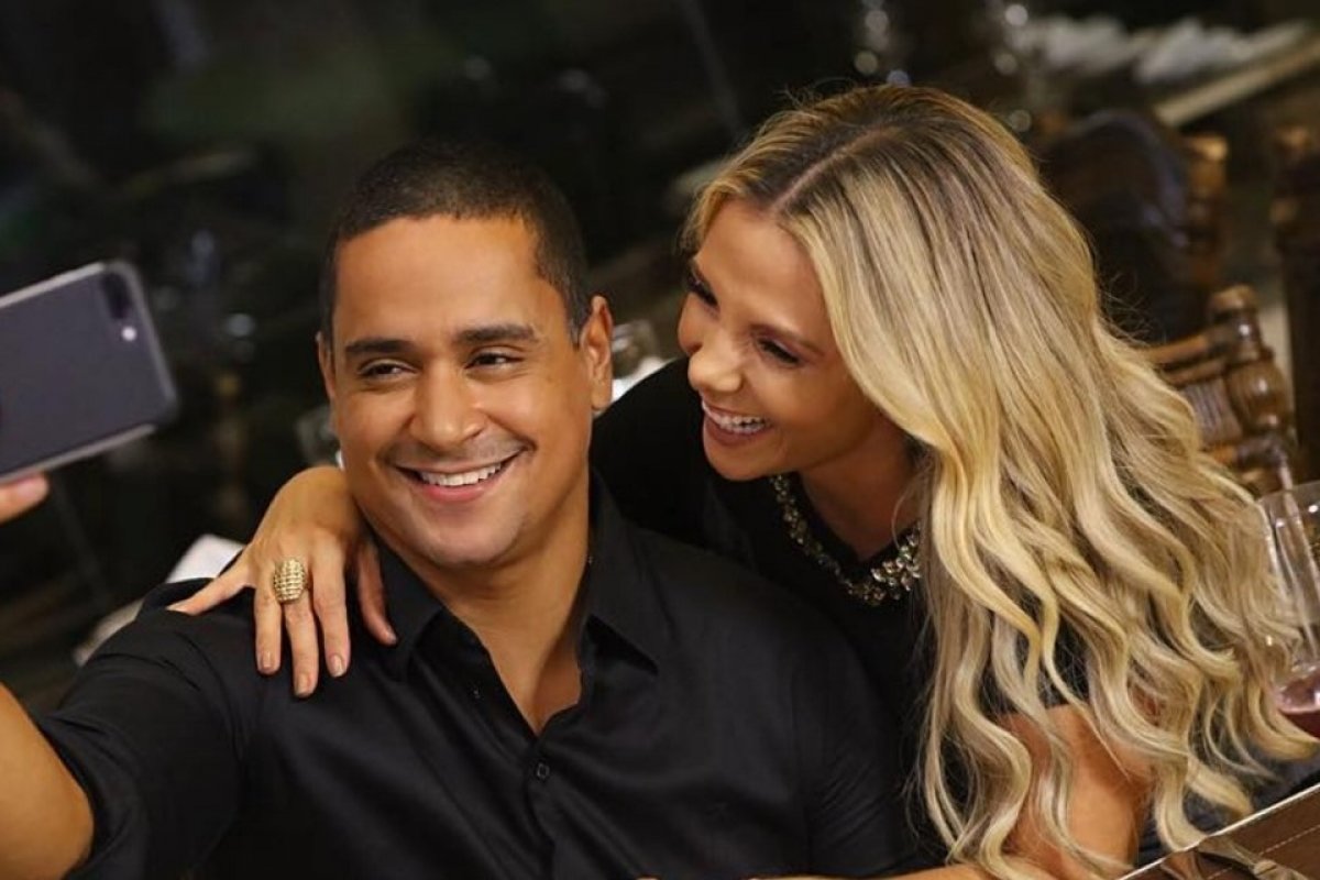 Carla Perez sai em defesa do marido, acusado de intolerância religiosa