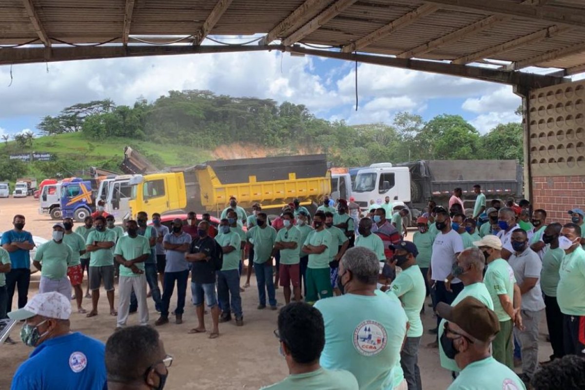 Caminhoneiros realizam manifestação contra entrada de empresa no Porto de Aratu