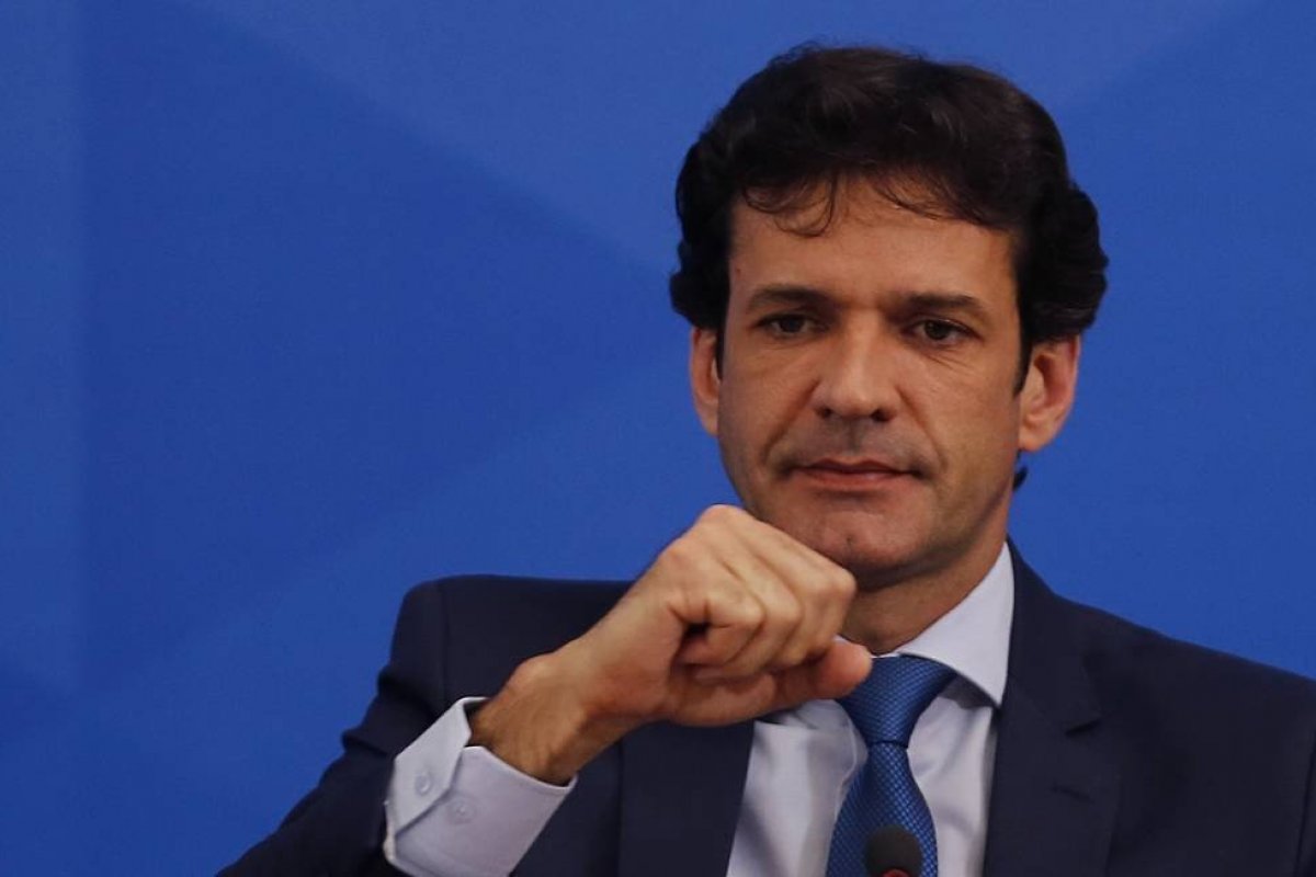 Atritos com General Ramos e motivações podem ser motivos da demissão de ministro do Turismo