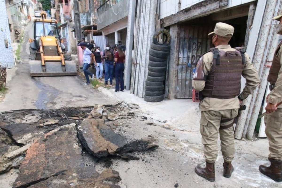 Obstáculos são retirados das ruas do Nordeste de Amaralina
