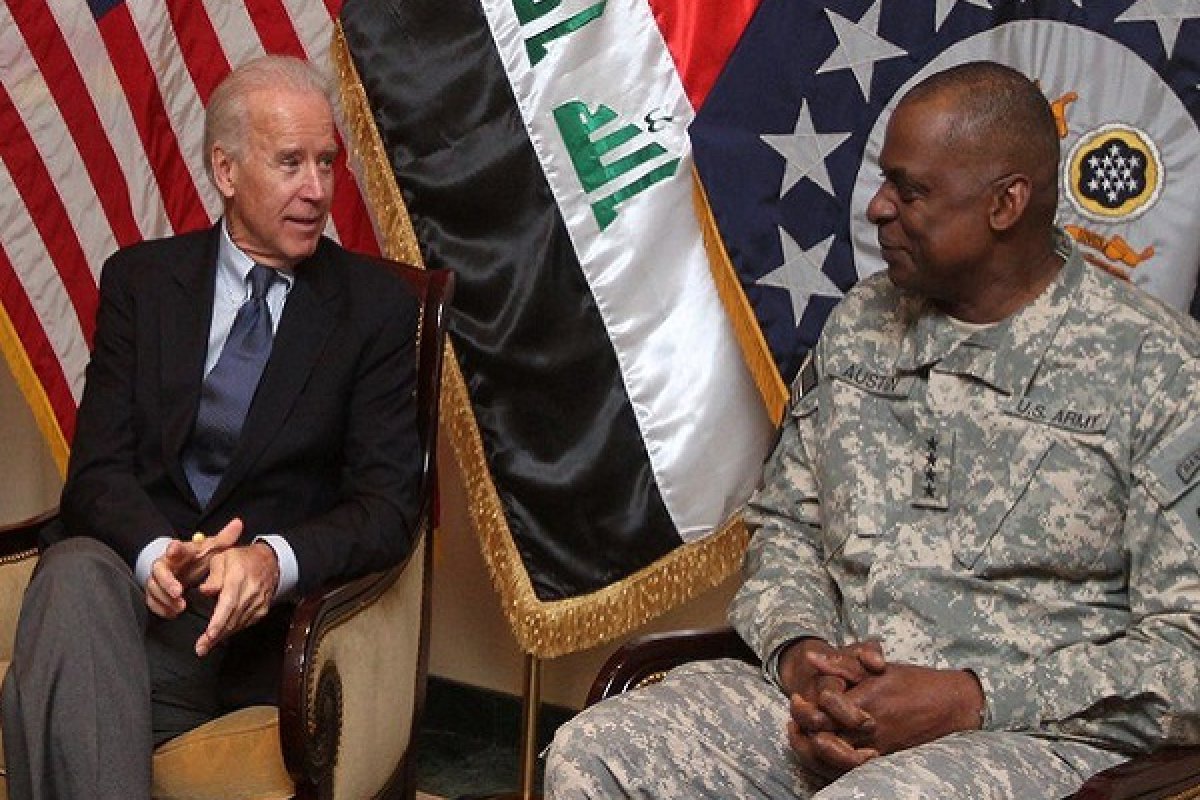 Pela primeira vez na história, um homem negro se torna secretário da Defesa dos EUA