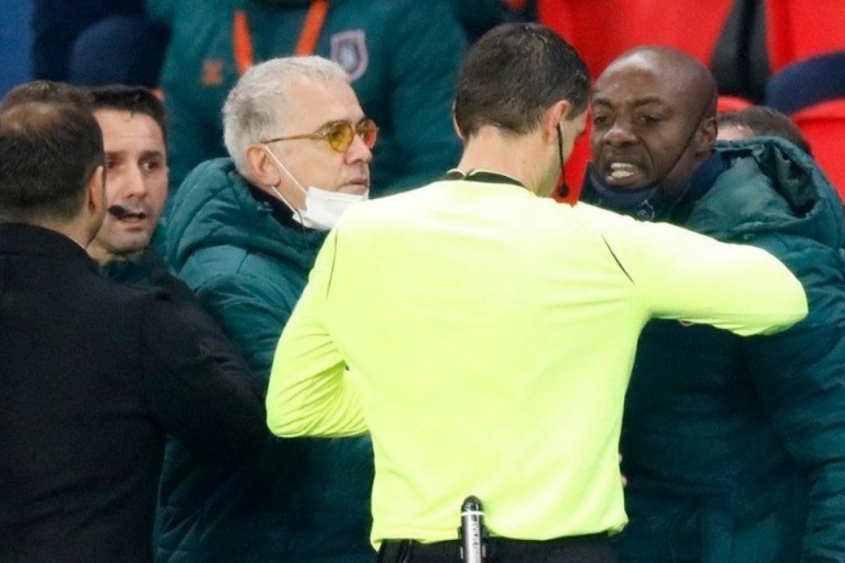 Uefa anula cartão vermelho para Webó após episódio de racismo