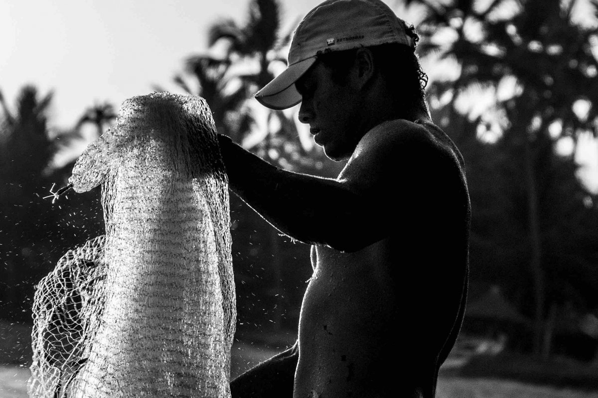 Poesia da pesca artesanal é foco da mostra de Eduardo Moody