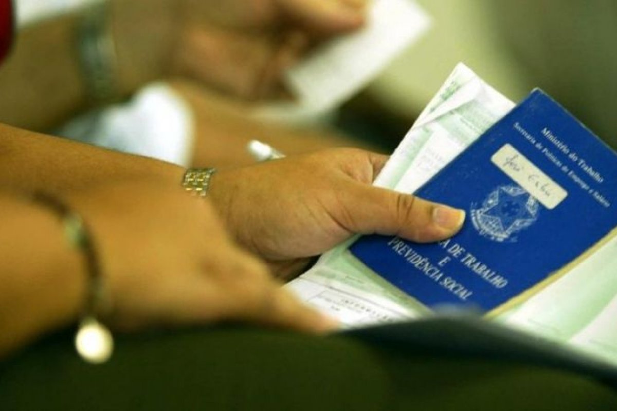 Comércio admite possibilidade de efetivar menos temporários