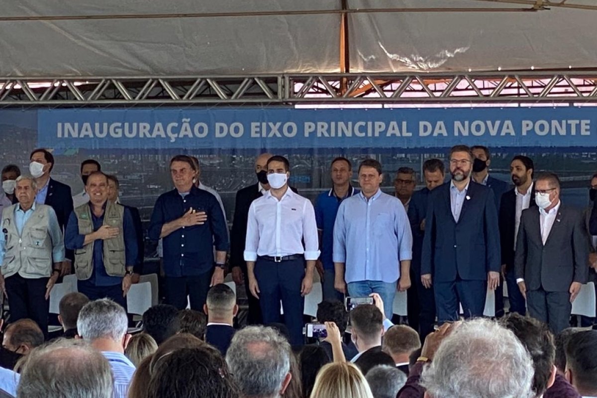 "Estamos vivendo um finalzinho de pandemia", diz Bolsonaro durante inauguração de ponte no RS