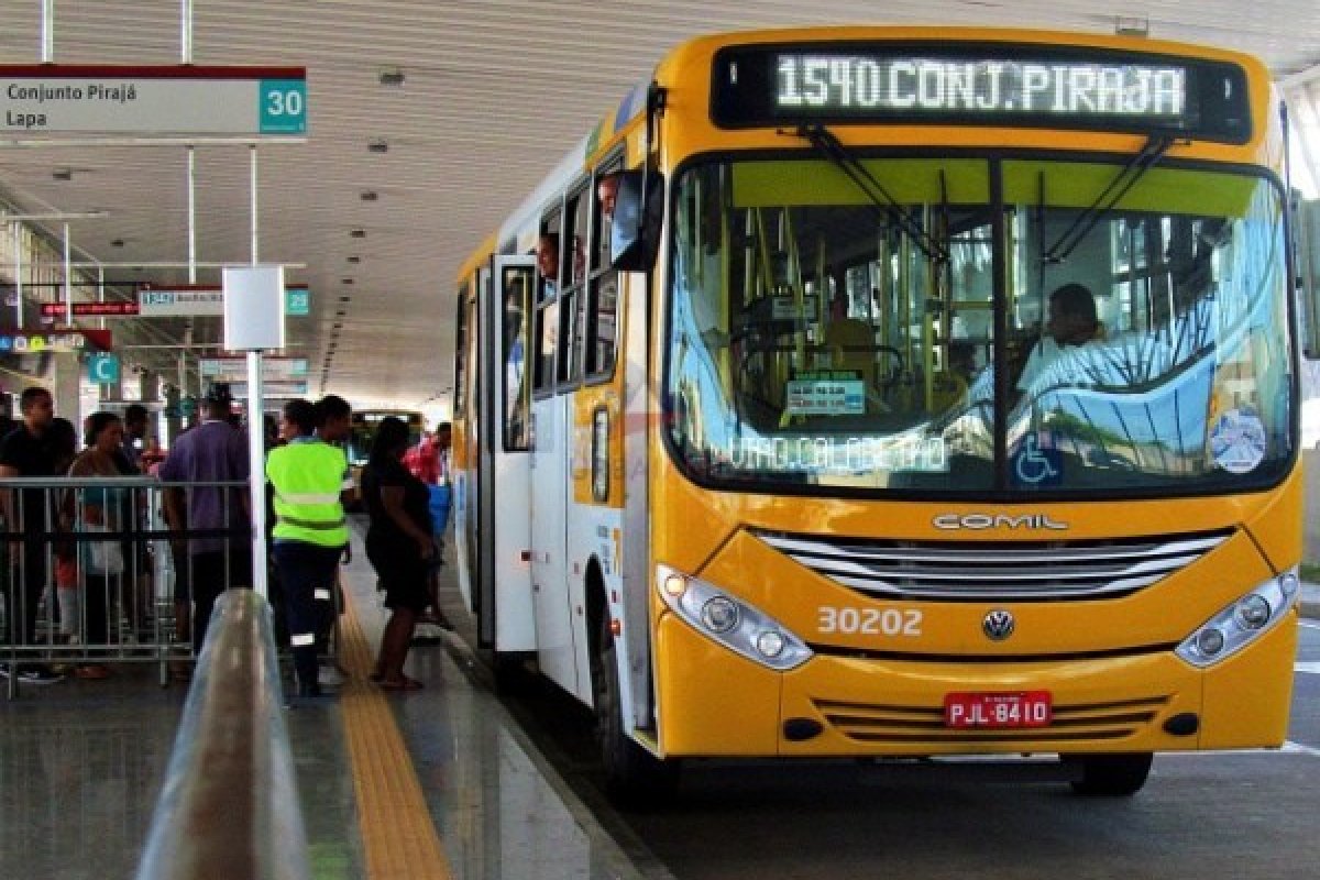 Prefeito anuncia que novos ônibus com ar-condicionado rodam a partir de amanhã (9)