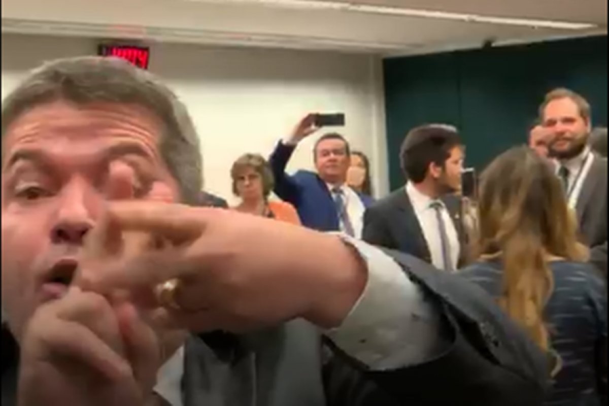 Líder do PSL diz ser vítima de "fake news" e que chamou o governo do PT de "lixo", não a Bahia