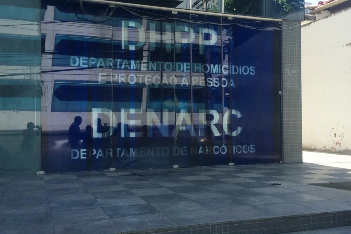 Operação da DHPP prende duas pessoas na Boca do Rio