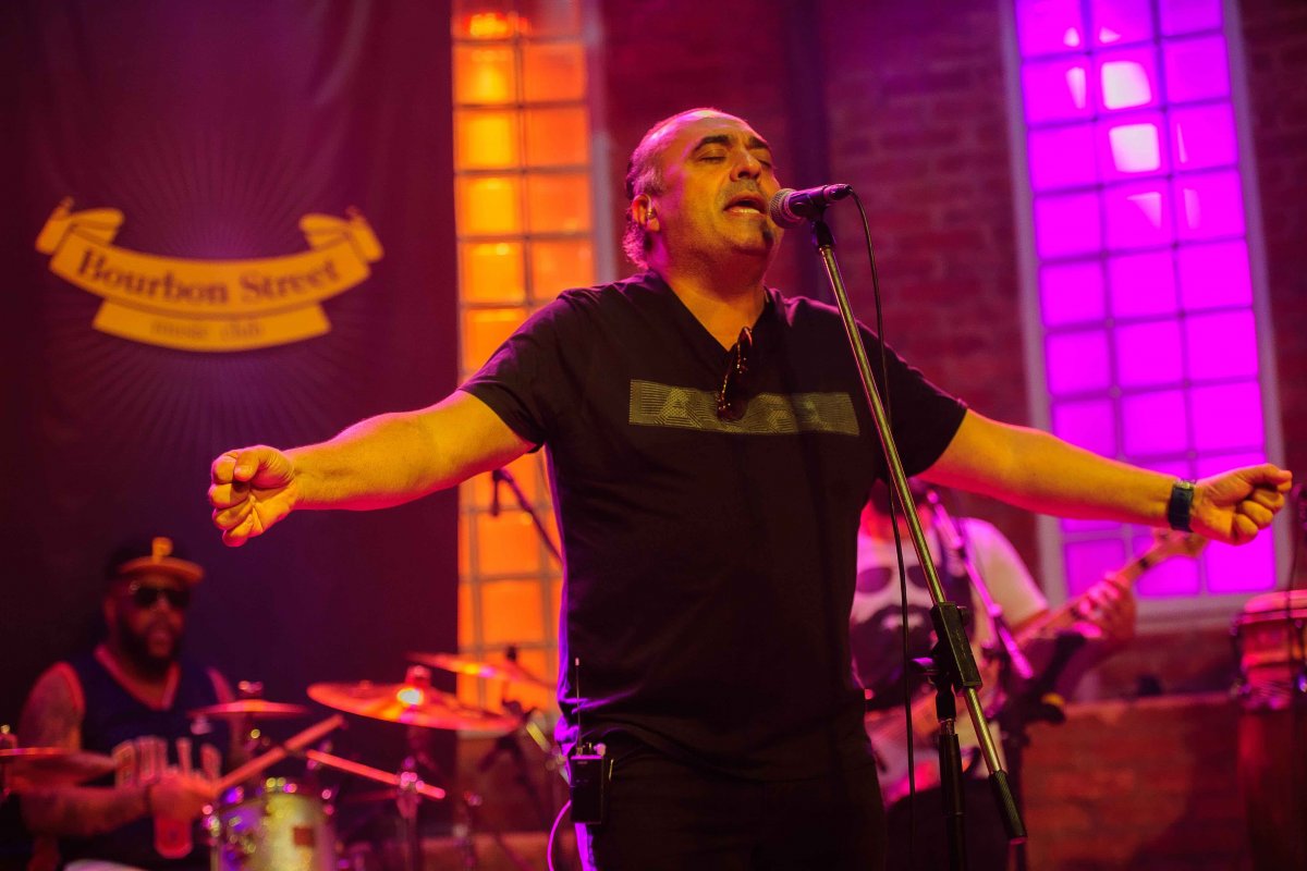 Chico Castillo cantou e encantou o público paulistano no Bourbon Street Music Club na noite de ontem