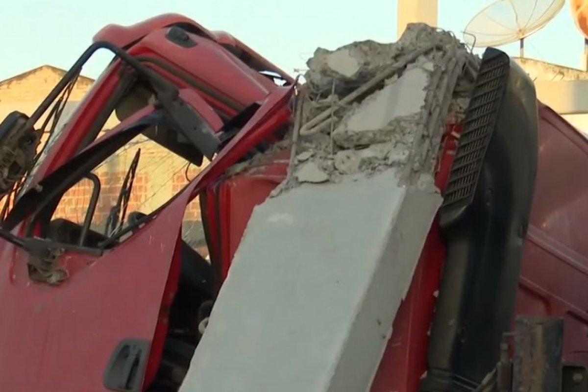 Acidente em obra deixa trabalhador ferido, em Feira de Santana