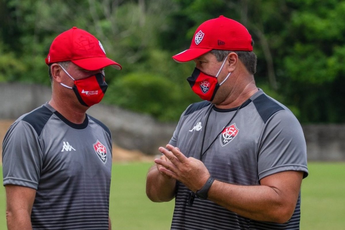 Na estreia de Mazola, Vitória recebe Cruzeiro no Barradão