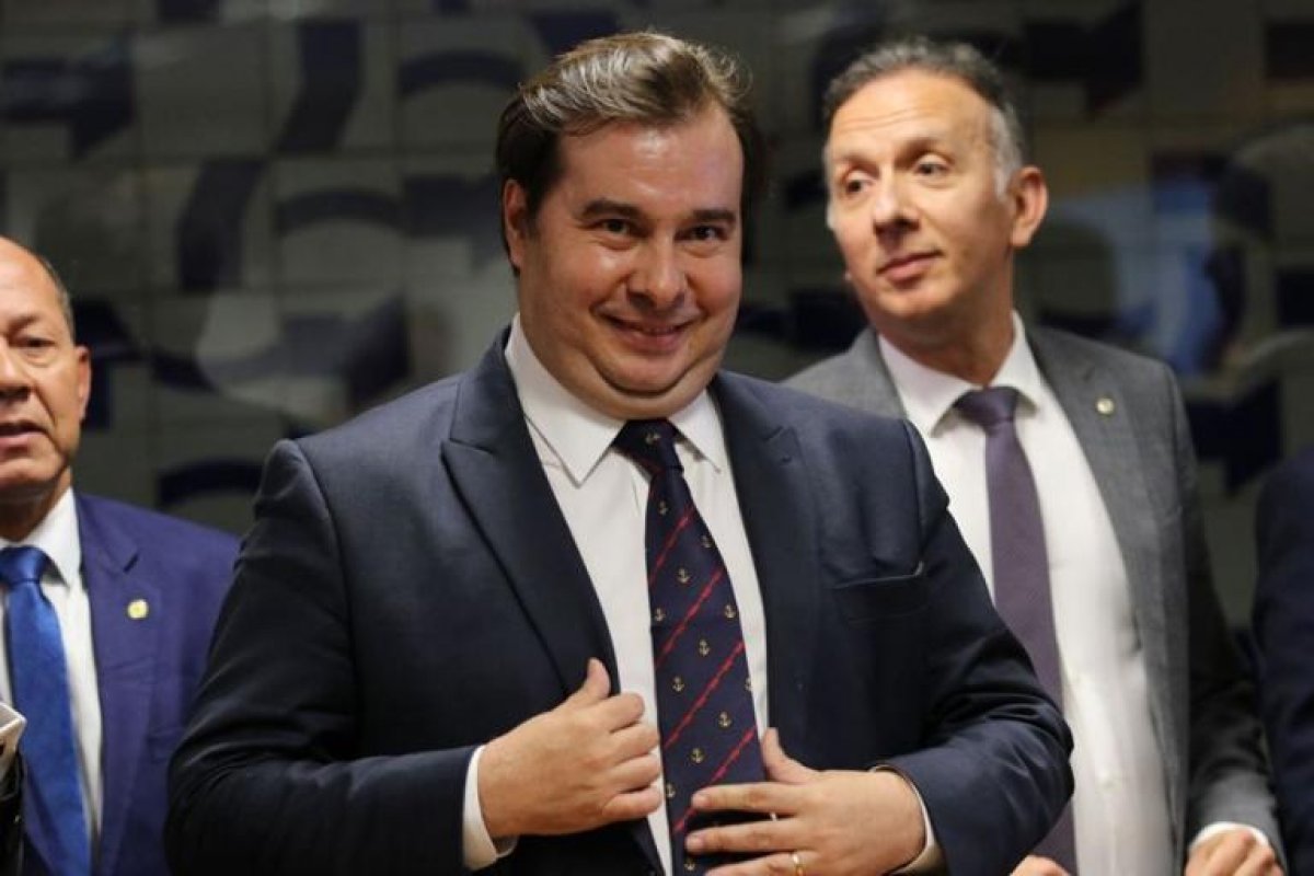 Maia se reúne com dirigentes de partidos para decidir quem vai concorrer a presidência da Câmara