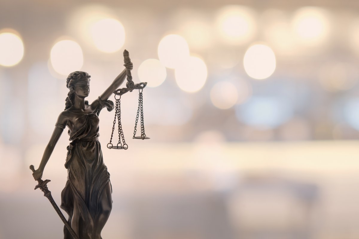 Prescrição de infração disciplinar qualificada como crime segue lei penal
