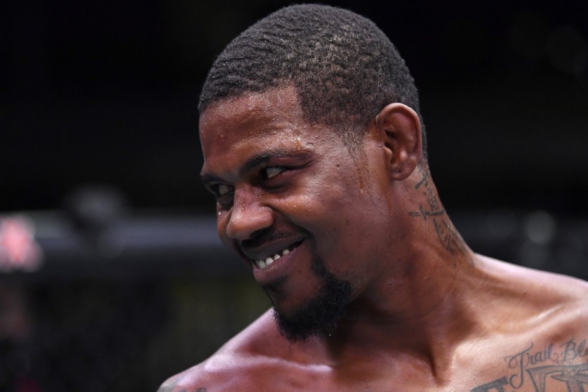 Holland diz que avô é fã de Ronaldo Jacaré e promete "capturar" o brasileiro no UFC 256