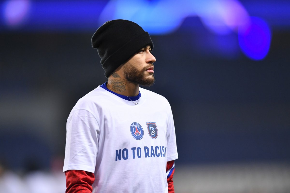 "Virei gamer", ironiza Neymar após não ser selecionado na lista do "The Best"