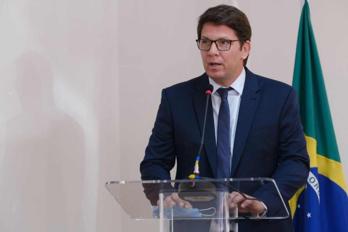 Mário Frias é levado a hospital no DF com 'princípio de infarto'