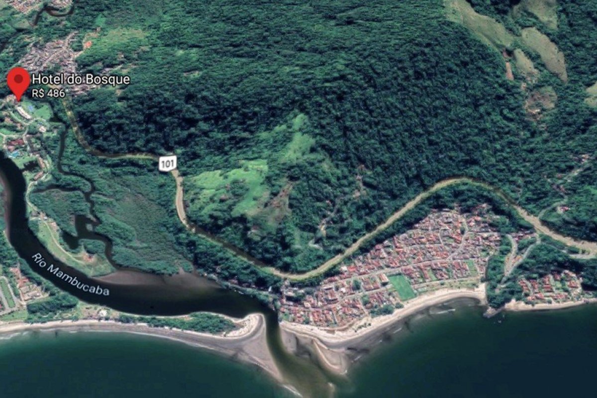 Helicóptero cai em Angra do Reis, no Rio de Janeiro