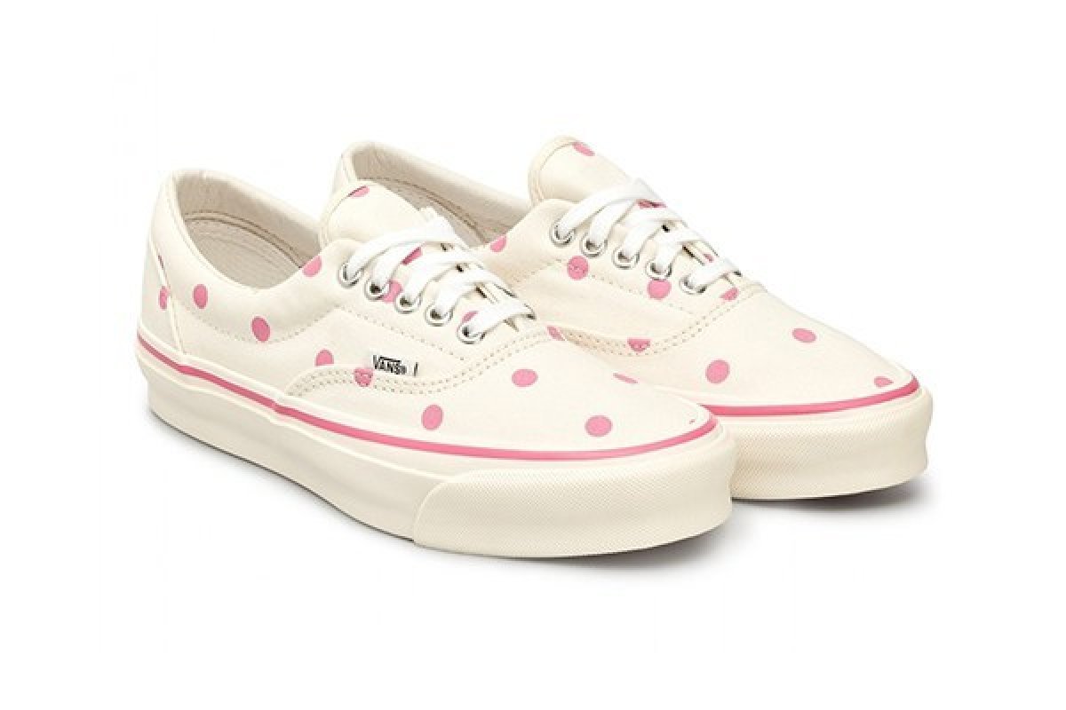 Comme des Garçons e Vans lançam nova parceria