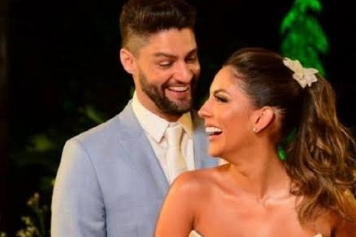 Sertanejo Munhoz anuncia fim do casamento com Rhayssa Carvalho