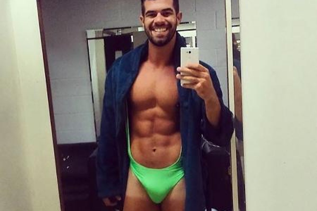 Após ser baleado em uma confusão de trânsito, Bruno Miranda, o Borat do programa Amor e Sexo, recebe alta hospitalar