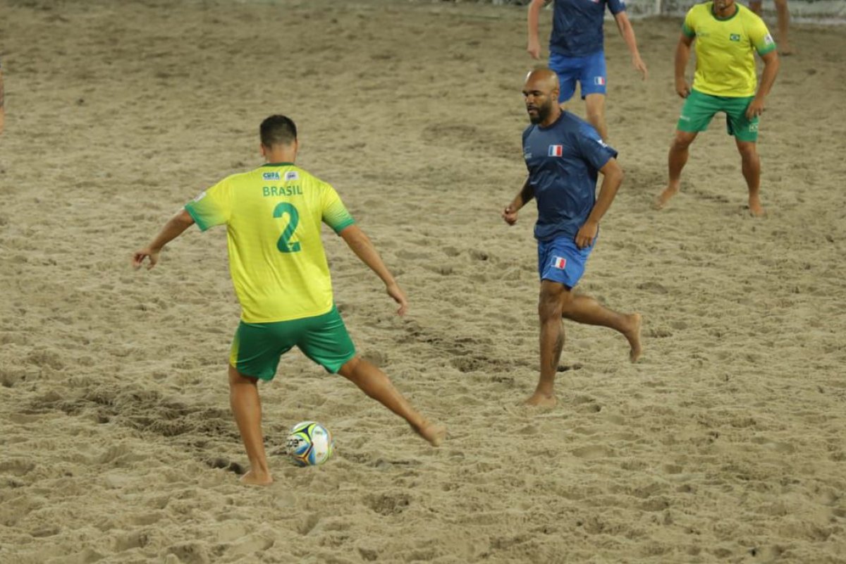 Brasil e França disputam final do Mundial de Futebol de Areia Raiz