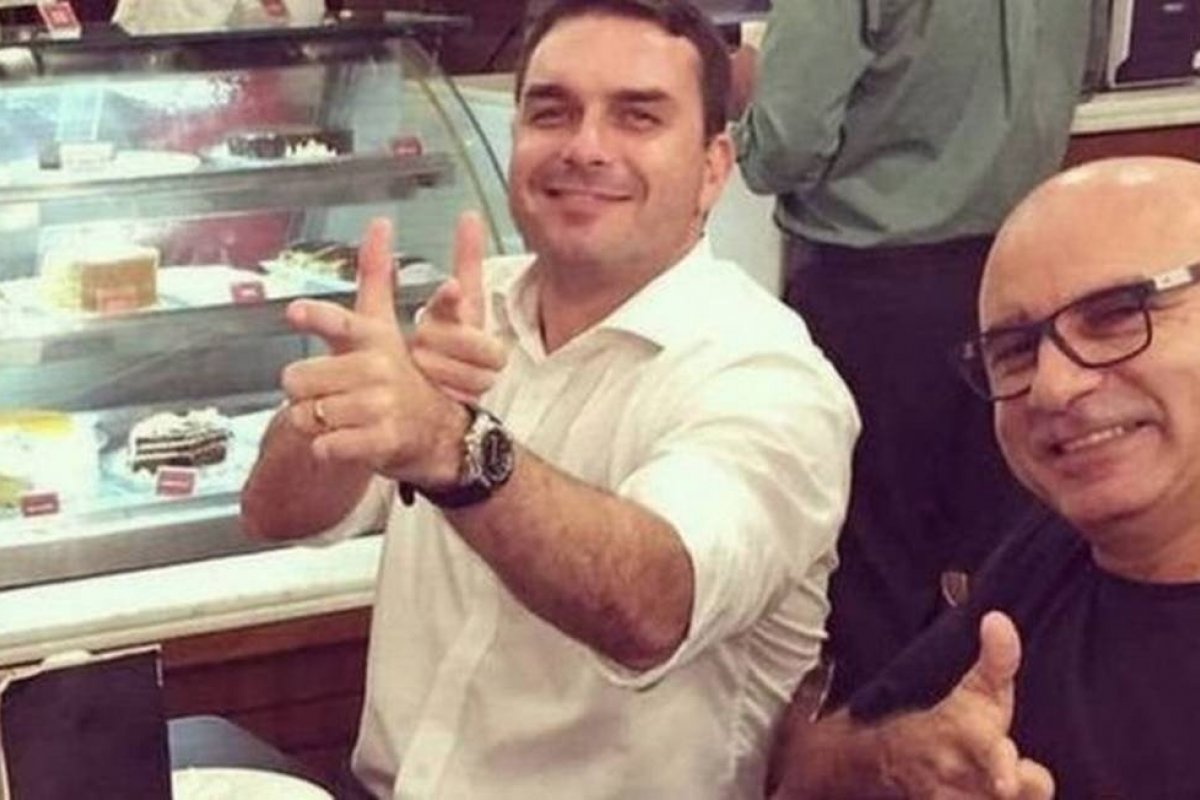 Relatório da Abin com orientação a defesa de Flávio Bolsonaro cita Cármen Lúcia