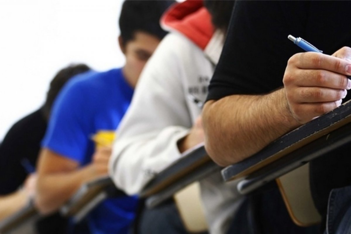 Concursos públicos abrem vagas com salários de até R$ 33,7 mil