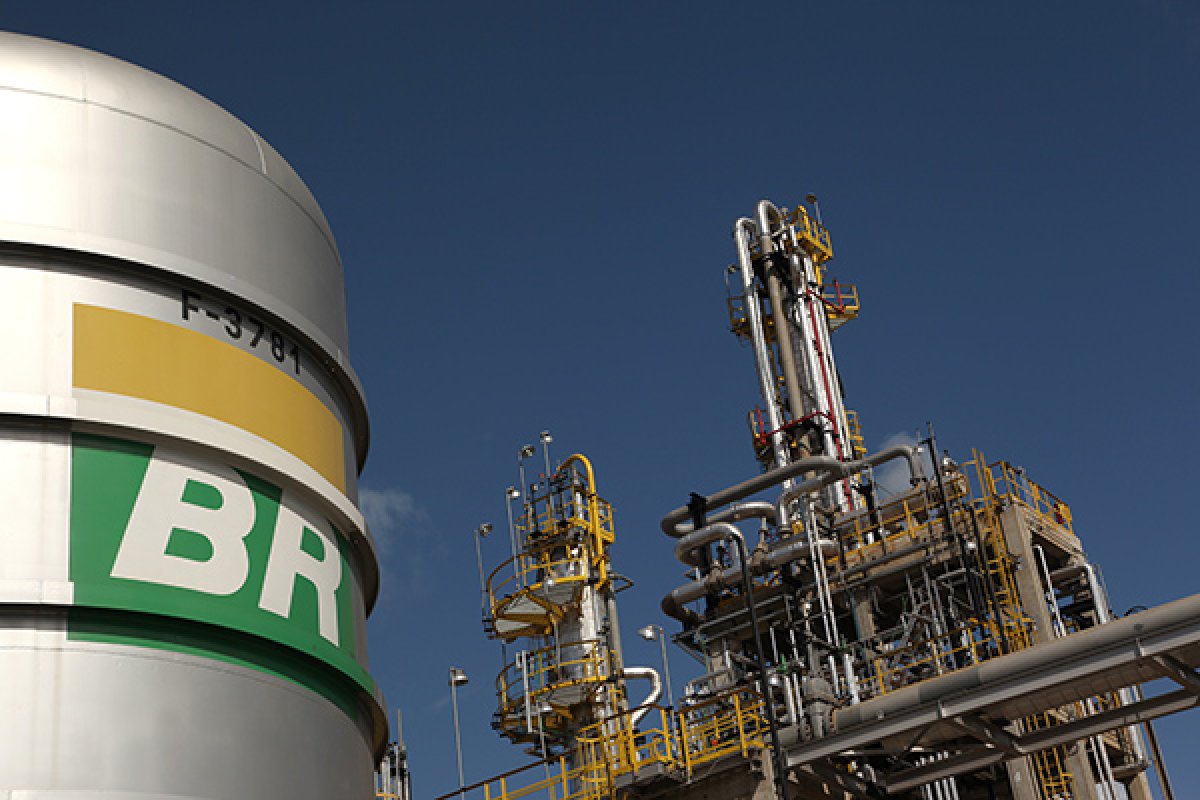 Petrobras fecha acordo de investimento de R$ 400 milhões para pesquisas no litoral brasileiro