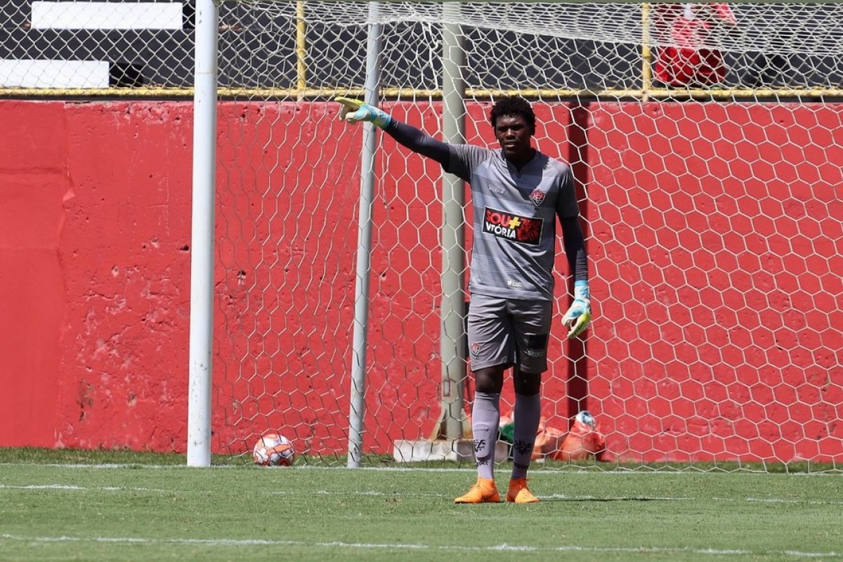 Vitória: Yuri é o único goleiro relacionado para enfrentar Juventude