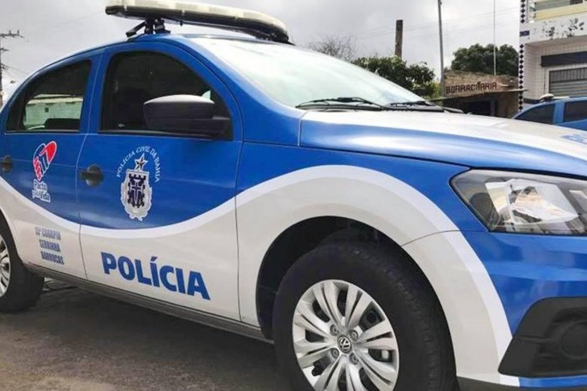 Mulher é presa após ser acusada de agredir a própria filha de três anos