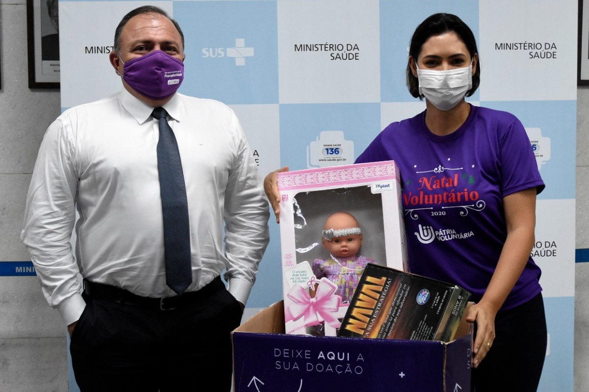 Michelle Bolsonaro recebe doações de brinquedos para Natal