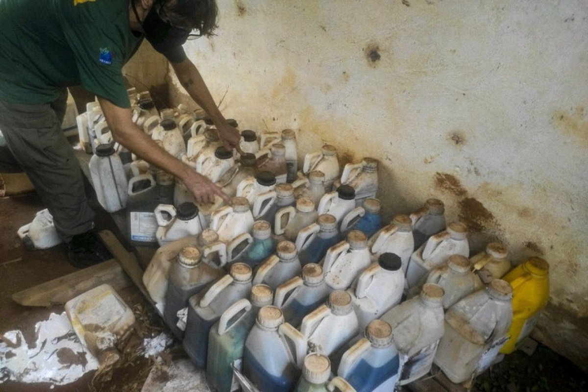 Fiscalização identifica 2,3 toneladas de agrotóxicos irregulares
