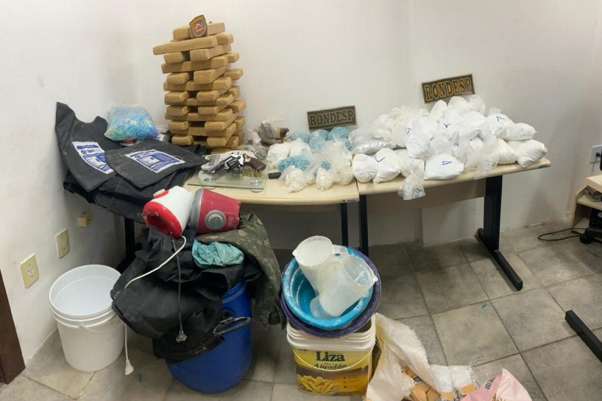 Polícia apreende 80 kg de drogas em imóvel usado como laboratório em Salvador